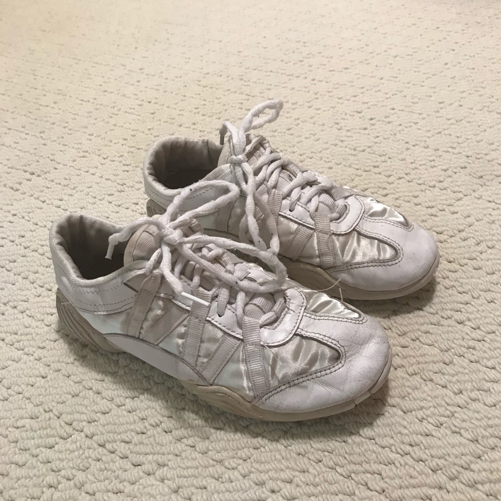 infinitie white cheer shoes